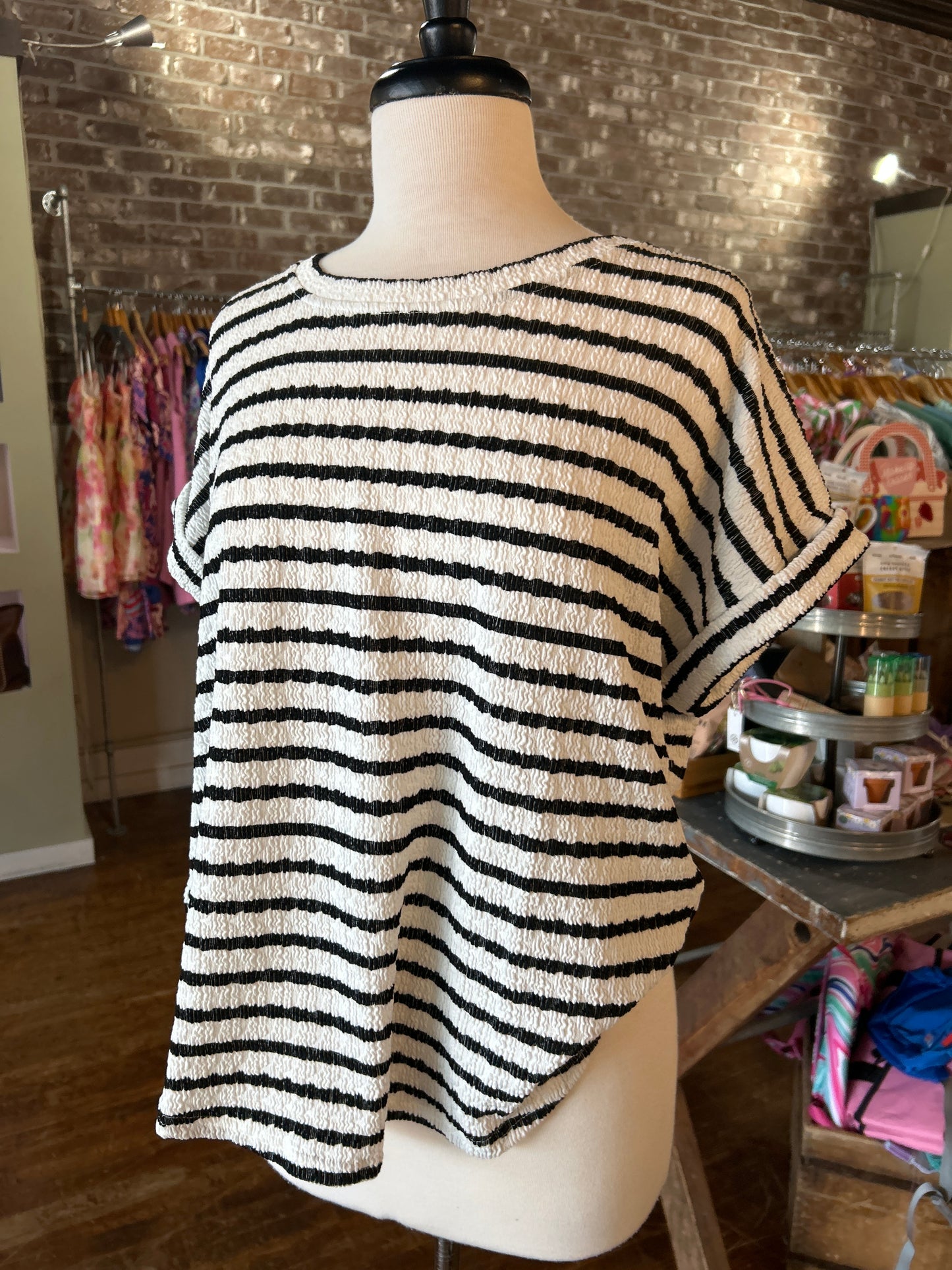 Textured Stripe Short Sleeve Knit T-Shirt - Black & White