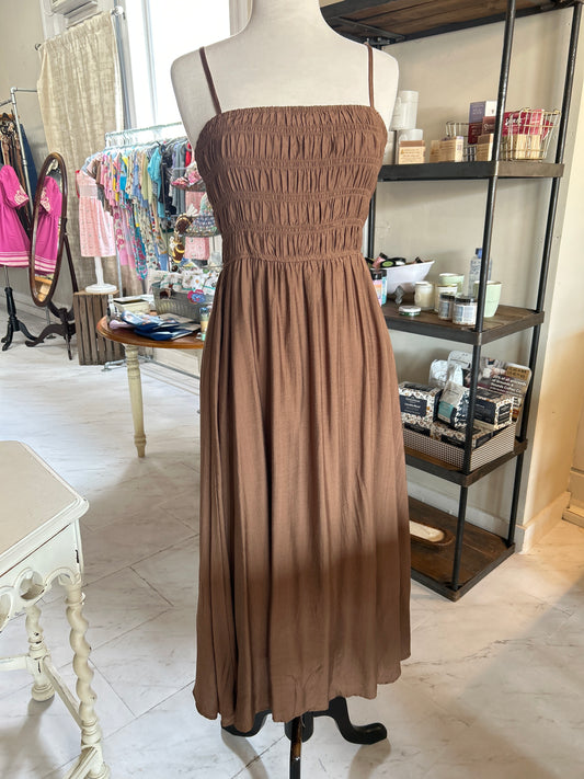 SHIRRED BODICE SPAGHETTI STRAP MIDI DRESS - Brown
