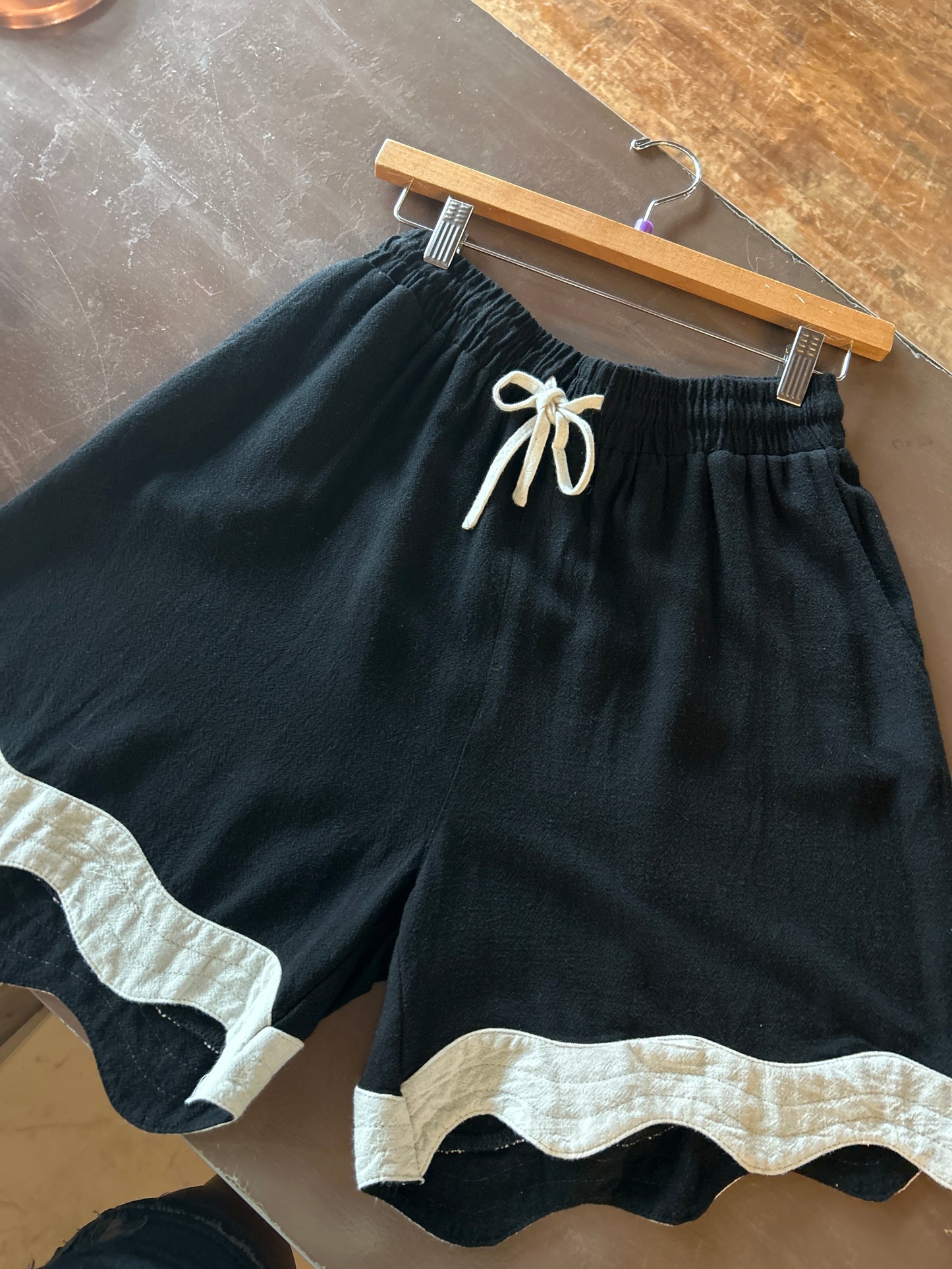 Color Blocked Scalloped Hem Shorts - Black - Plus