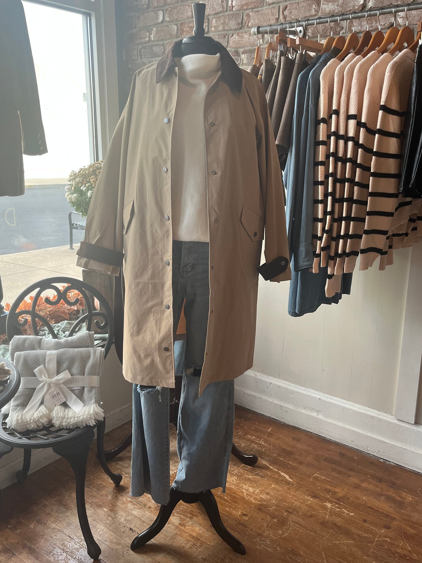 Long Sleeve Contrast Collar Trench Coat