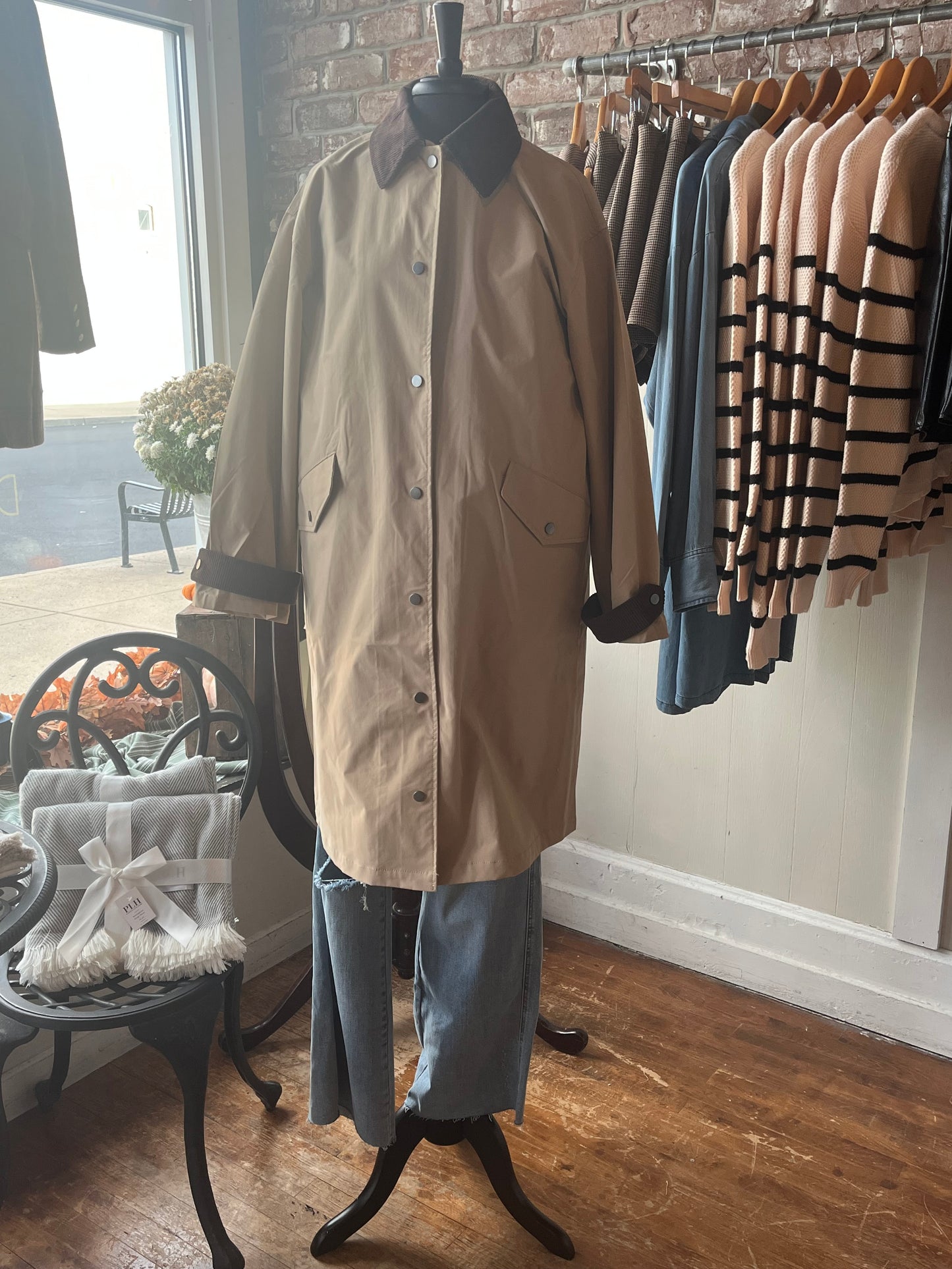 Long Sleeve Contrast Collar Trench Coat